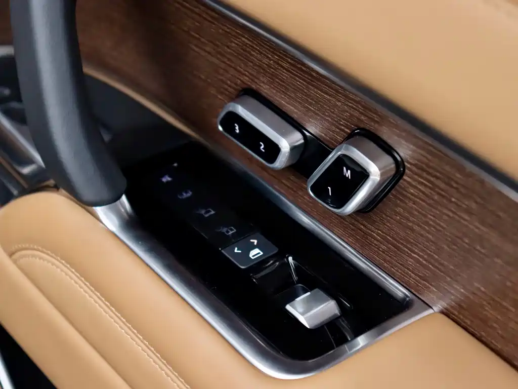 Land Rover Range Rover — миниатюра 18