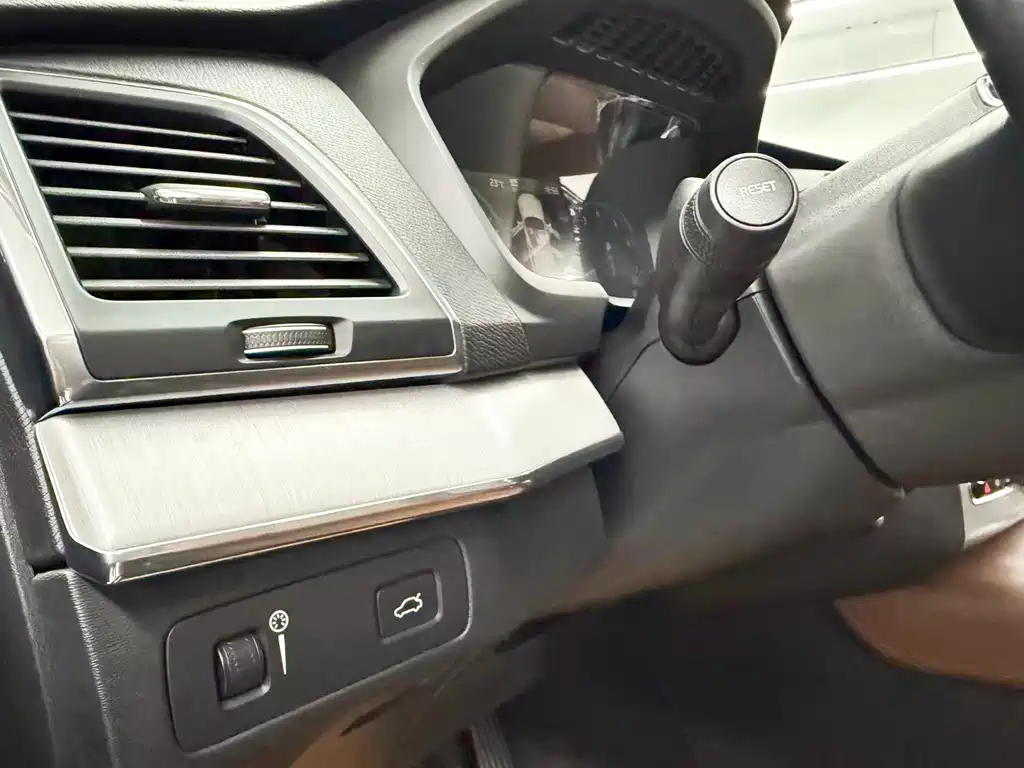Volvo XC90 — миниатюра 11