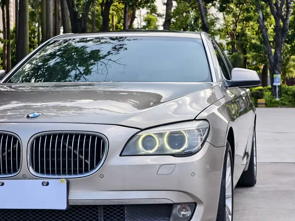 BMW 7 Series — миниатюра 4