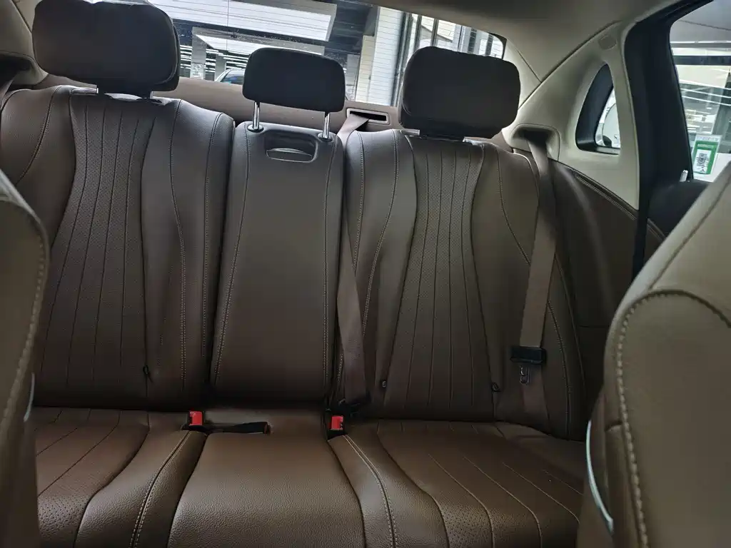 Mercedes-Benz E-Class — миниатюра 7