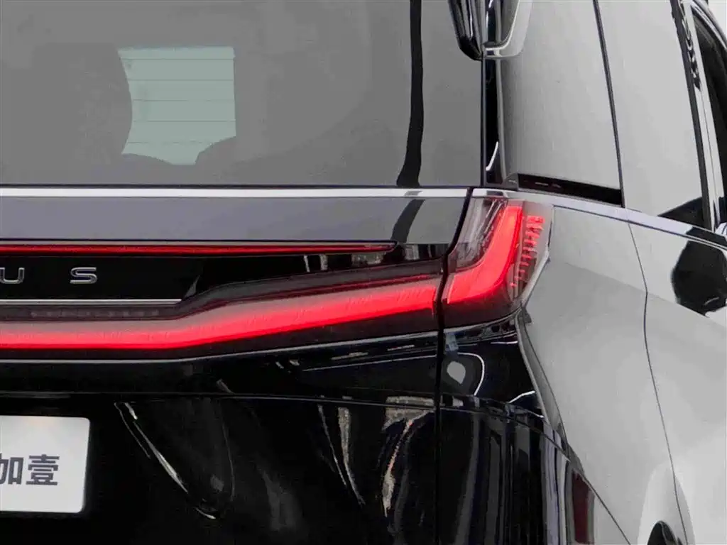 Lexus LM — миниатюра 7