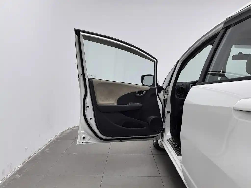 Honda Fit — миниатюра 8