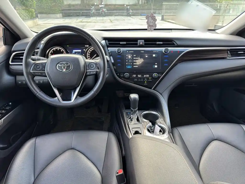 Toyota Camry — миниатюра 8