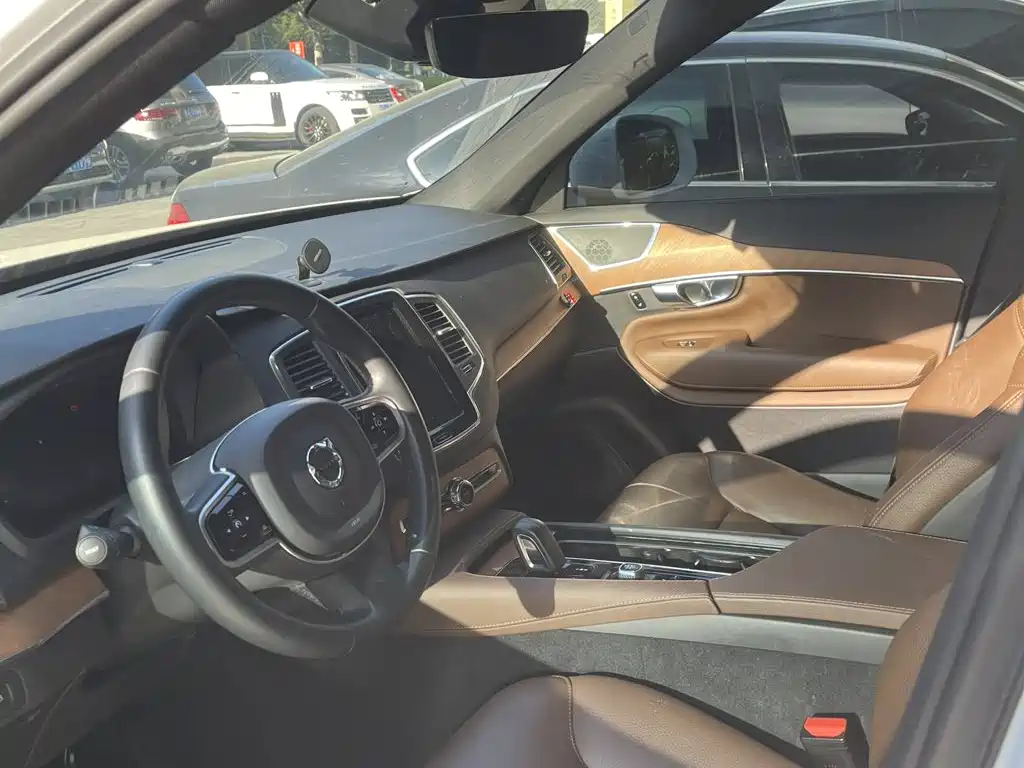 Volvo XC90 — миниатюра 6