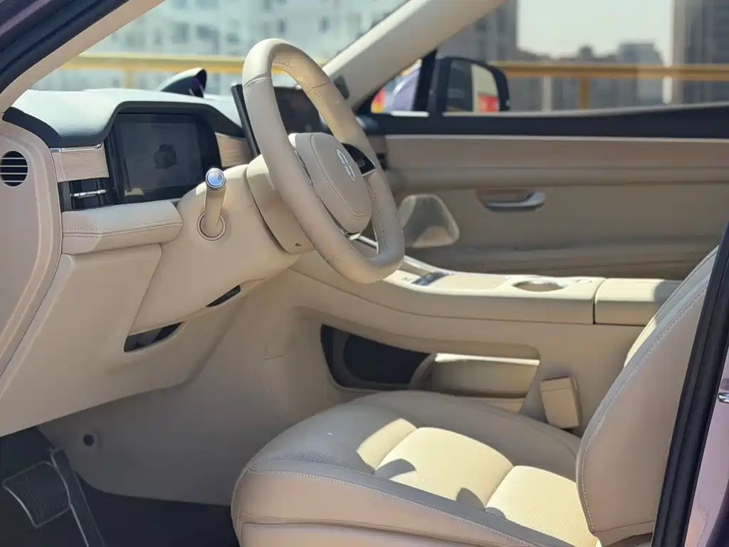 AITO ASK THE WORLD M5