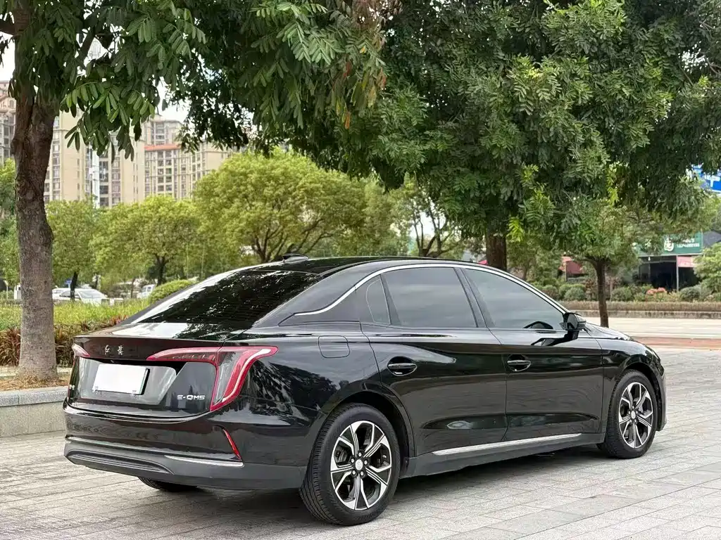 Hongqi HONGQI E QM5