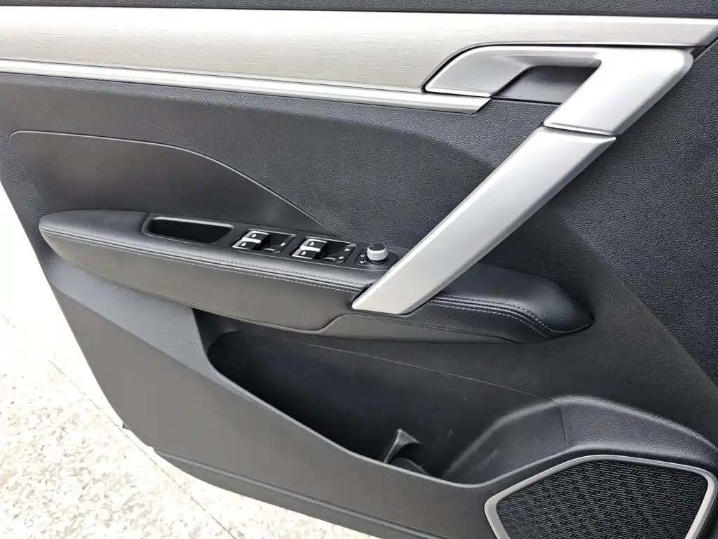 Geely Binyue — миниатюра 8