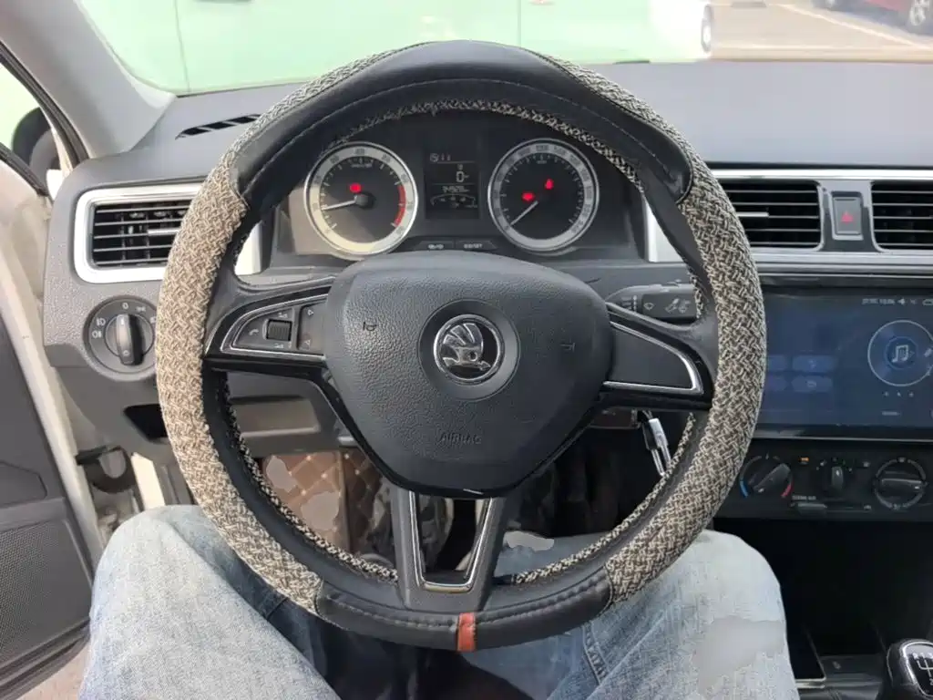 Skoda Rapid — миниатюра 11