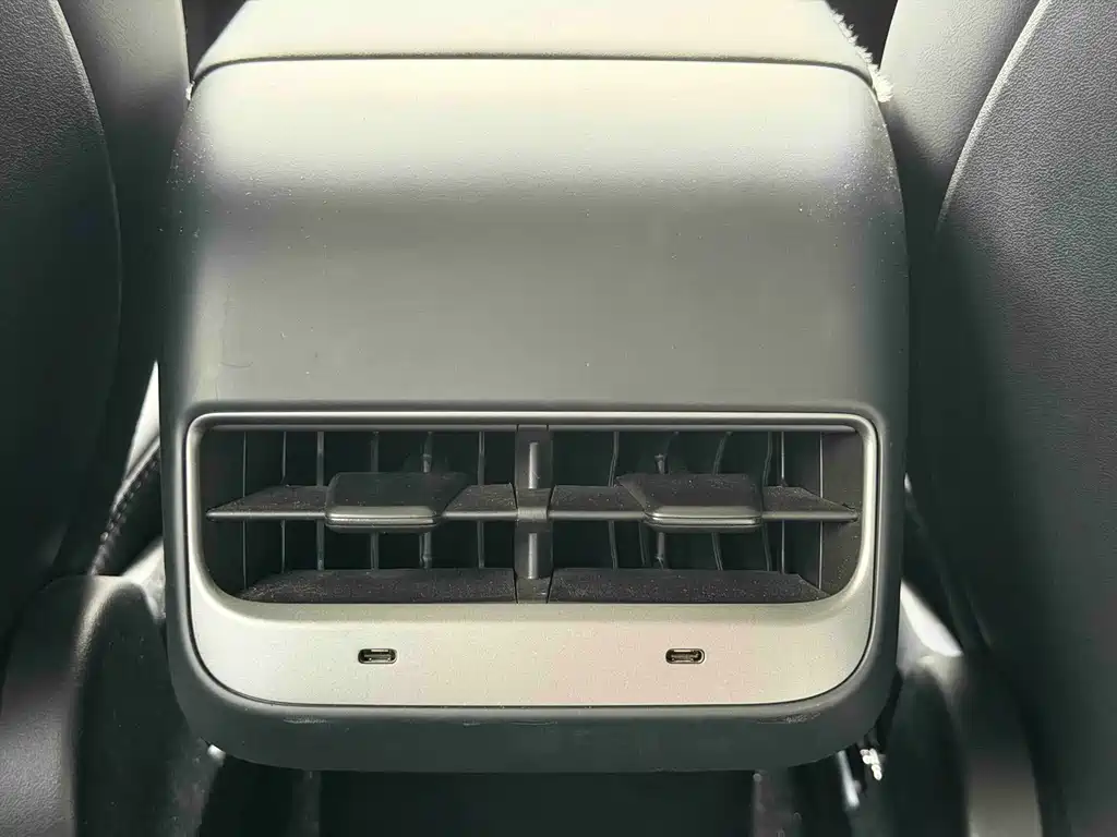 Tesla Model 3 — миниатюра 12