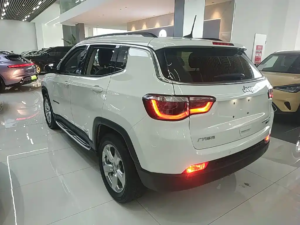Jeep Compass — миниатюра 5