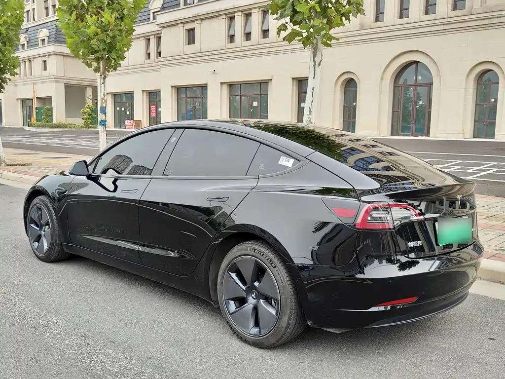 Tesla Model 3 — миниатюра 16