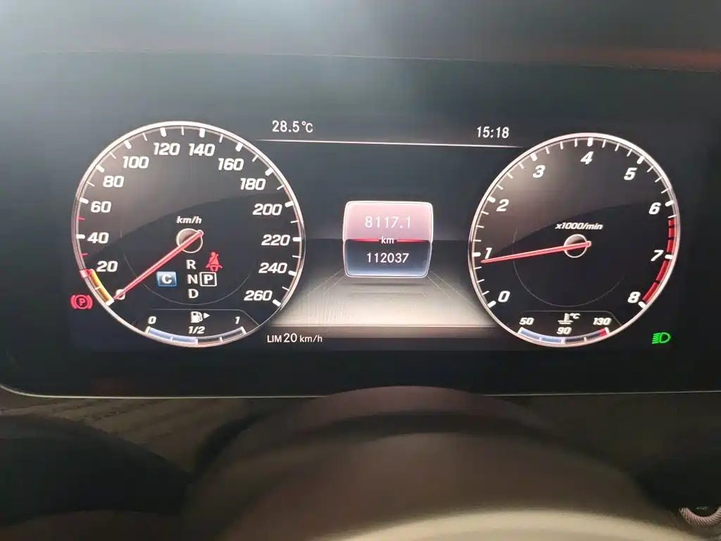 Mercedes-Benz E-Class — миниатюра 5
