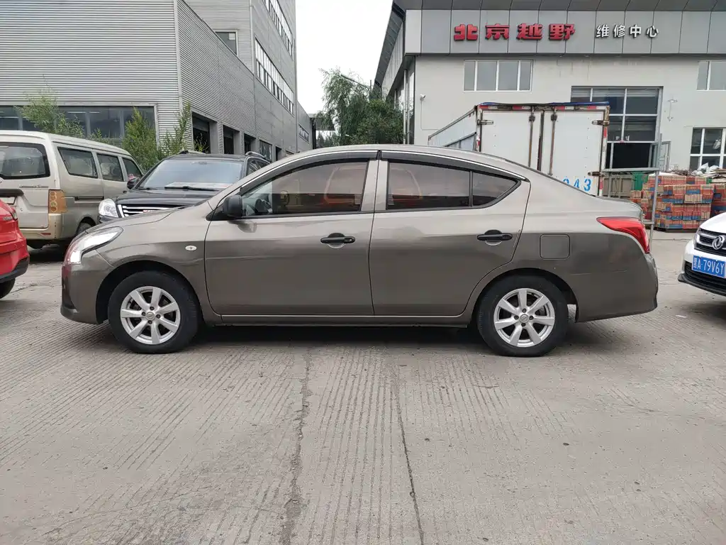 Nissan Sunny — миниатюра 2