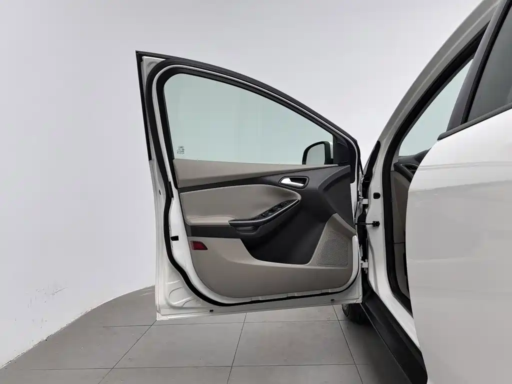 Ford Focus — миниатюра 8