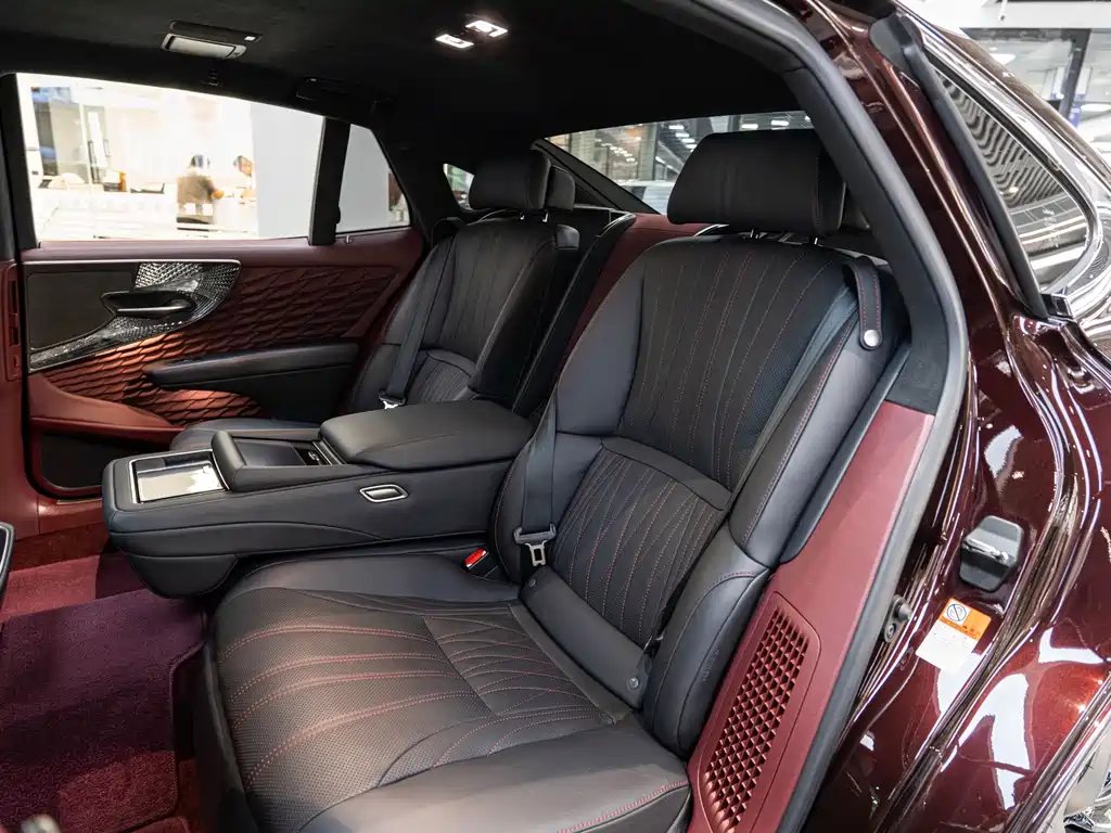Lexus LS — миниатюра 12