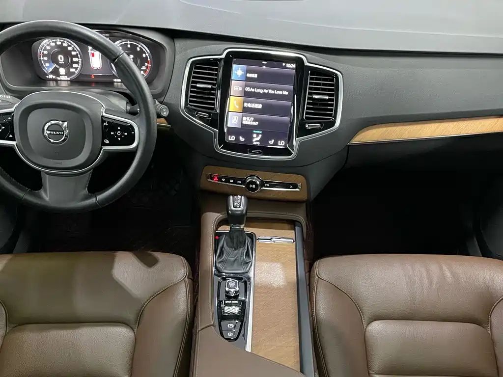 Volvo XC90 — миниатюра 8