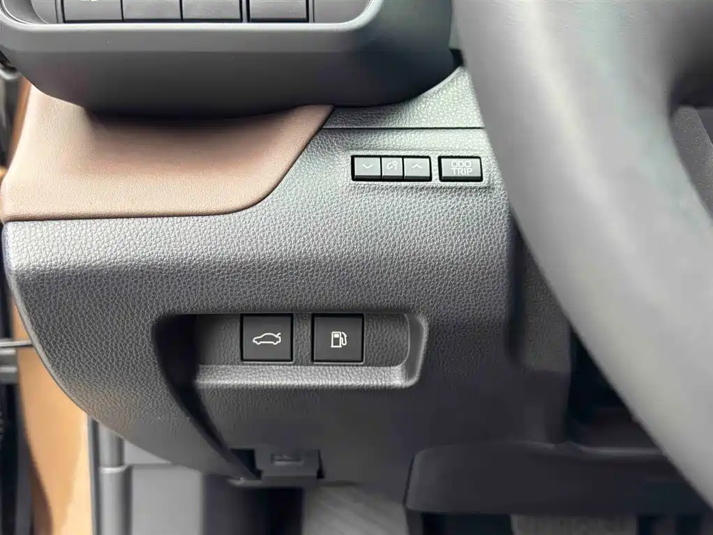 TOYOTA CROWN SPORTCROSS