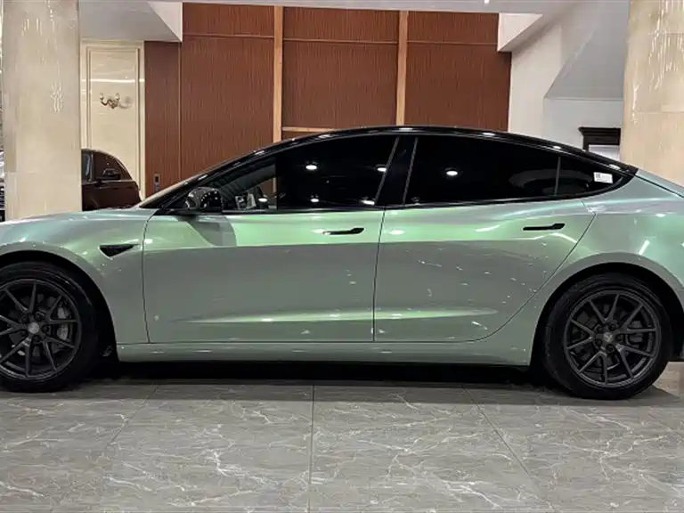 Tesla Model 3 — миниатюра 7