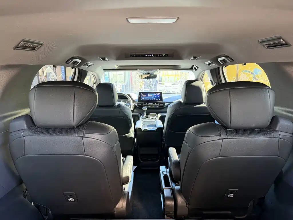Toyota Sienna — миниатюра 13