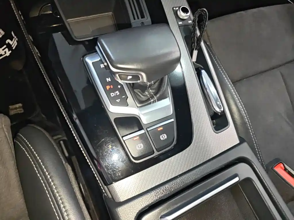 Audi Q5L Sportback — миниатюра 14