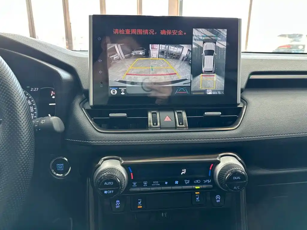Toyota RAV4 — миниатюра 6