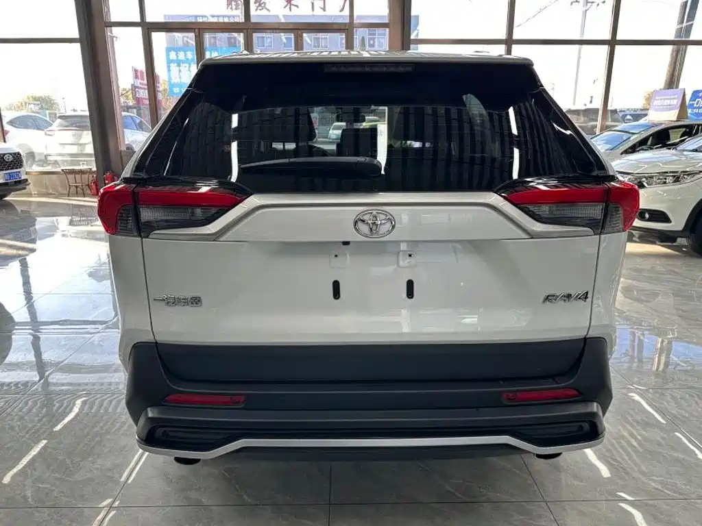 Toyota RAV4 — миниатюра 3