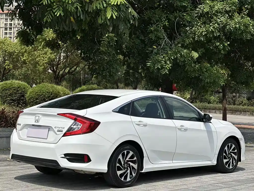 Honda Civic — миниатюра 9