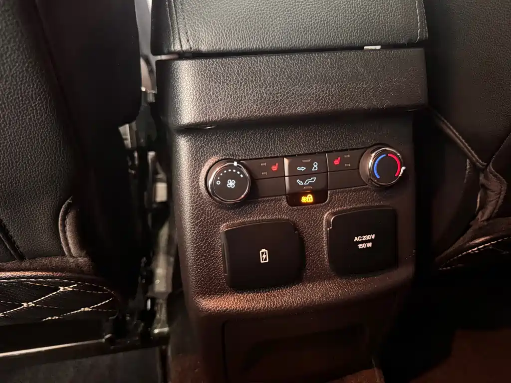 Ford Explorer (Import) — миниатюра 19