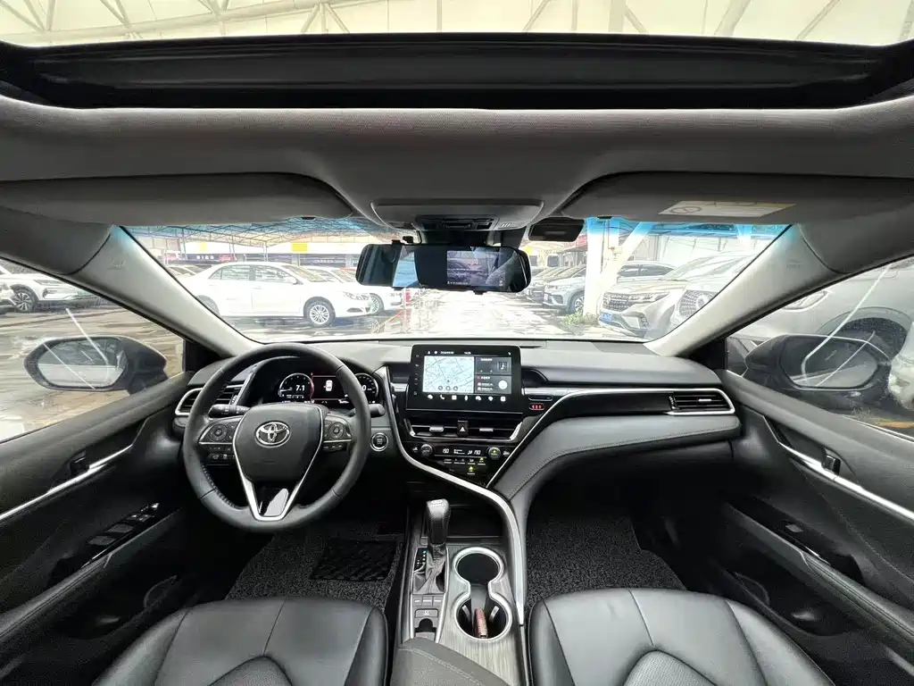 Toyota Camry — миниатюра 5