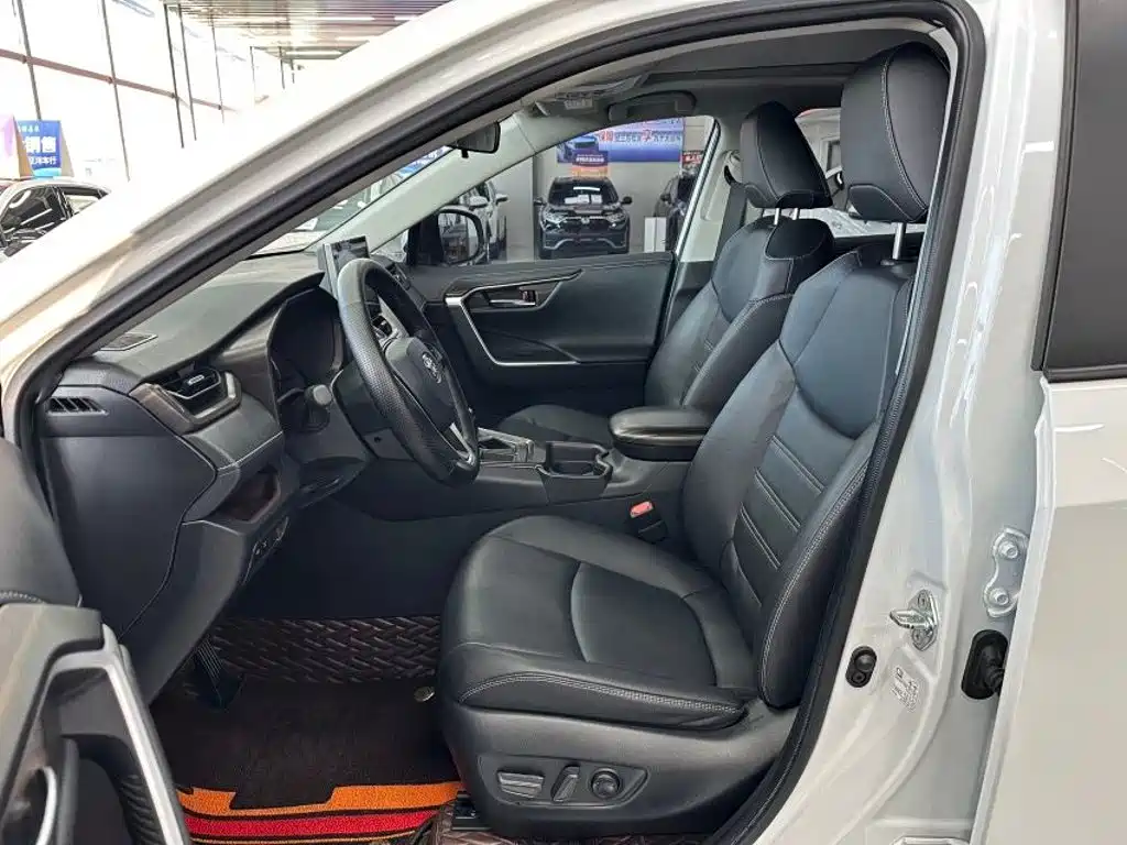Toyota RAV4 — миниатюра 8