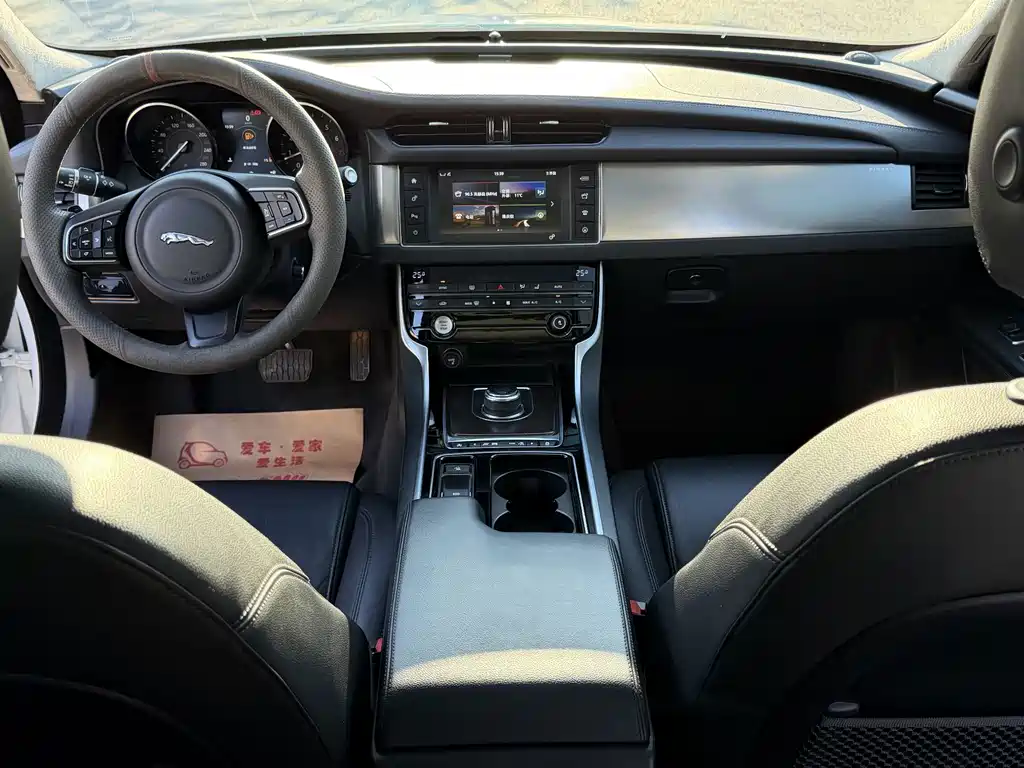 Jaguar XFL — миниатюра 4