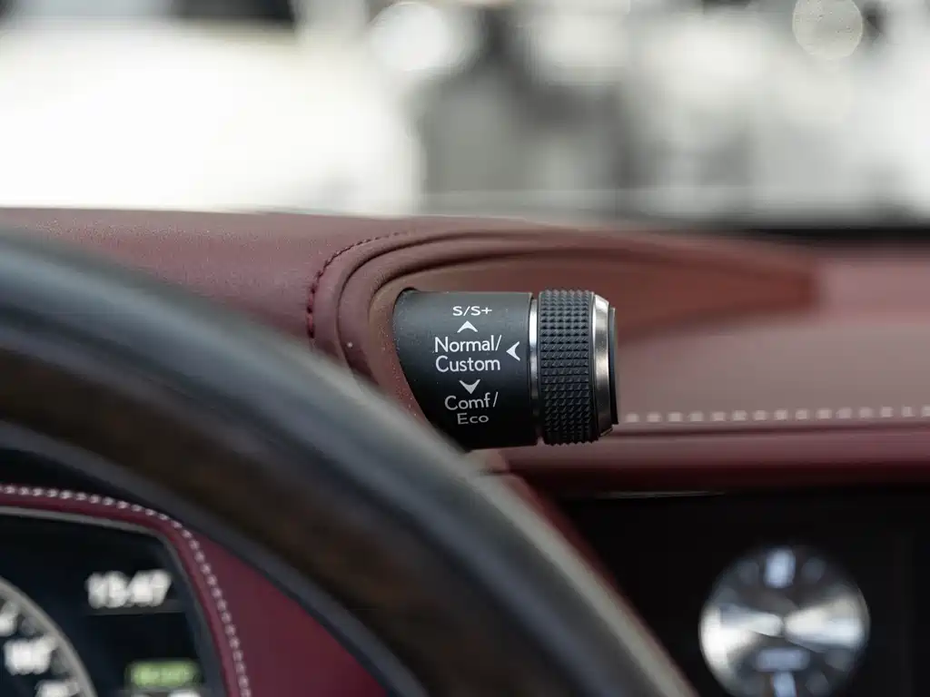 Lexus LS — миниатюра 23