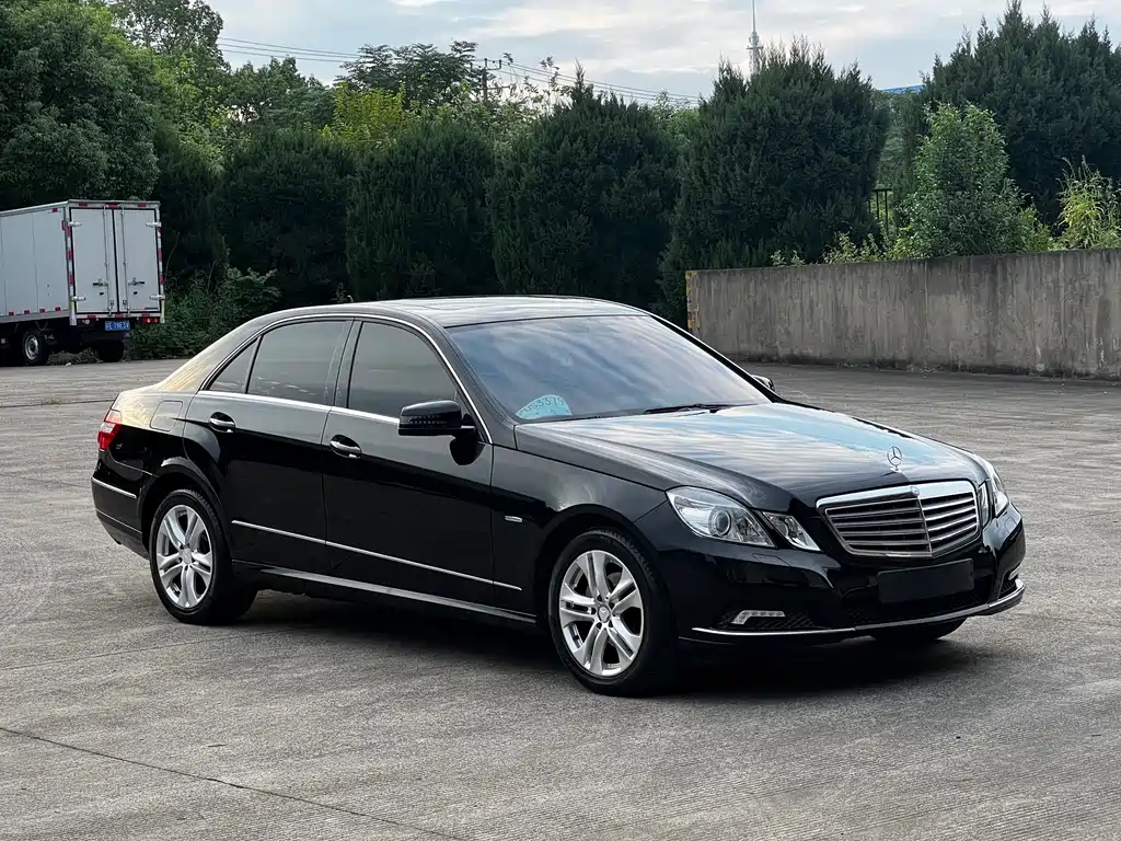 Mercedes-Benz E-Class (Import) — миниатюра 3