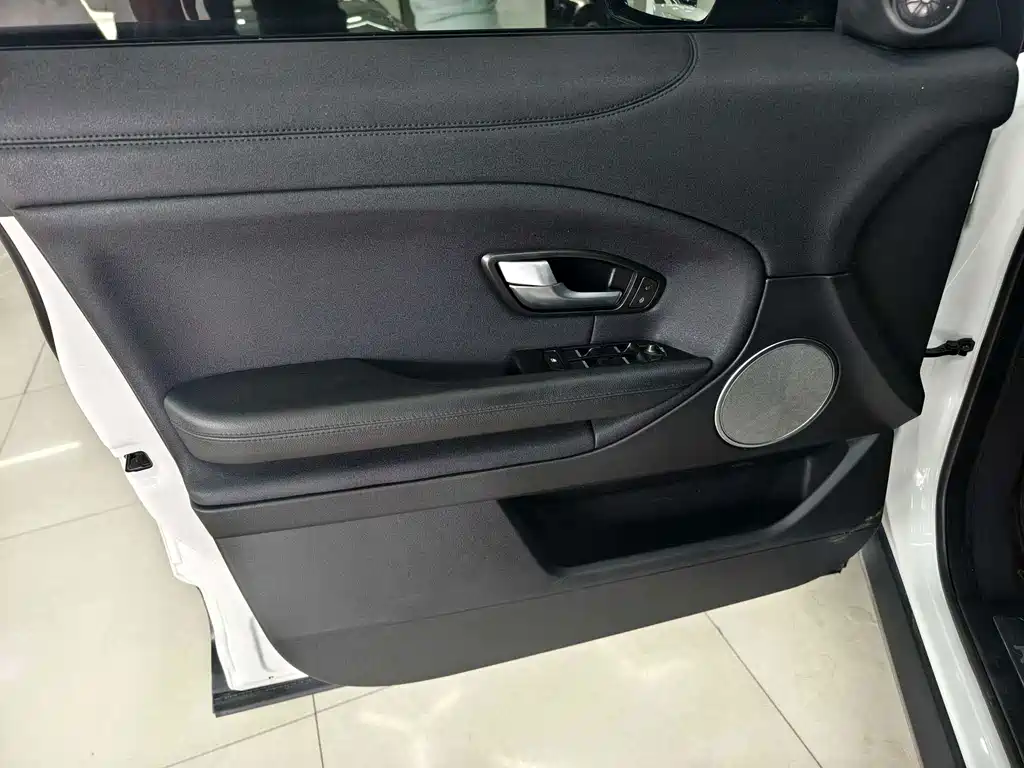 Land Rover Evoque — миниатюра 8