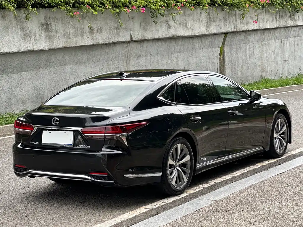 Lexus LS 2018 500h V