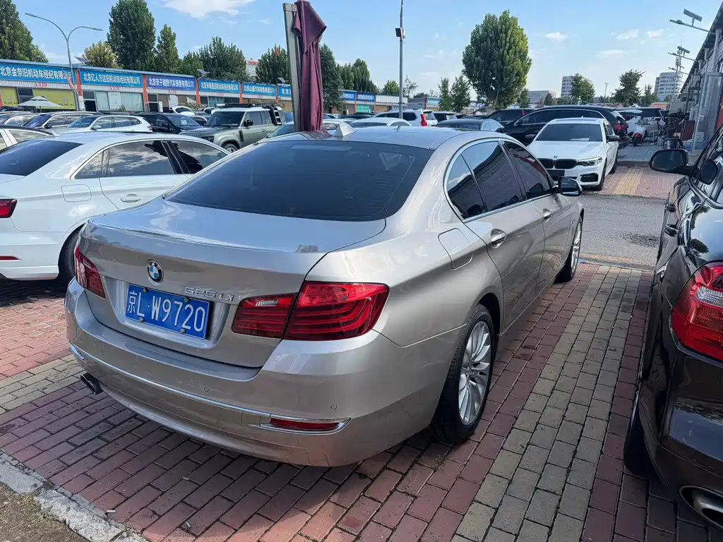 BMW 5 Series — миниатюра 6
