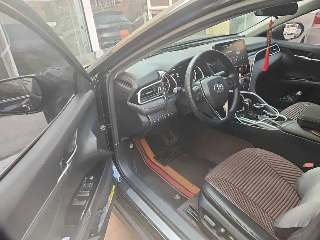 Toyota Camry — миниатюра 14
