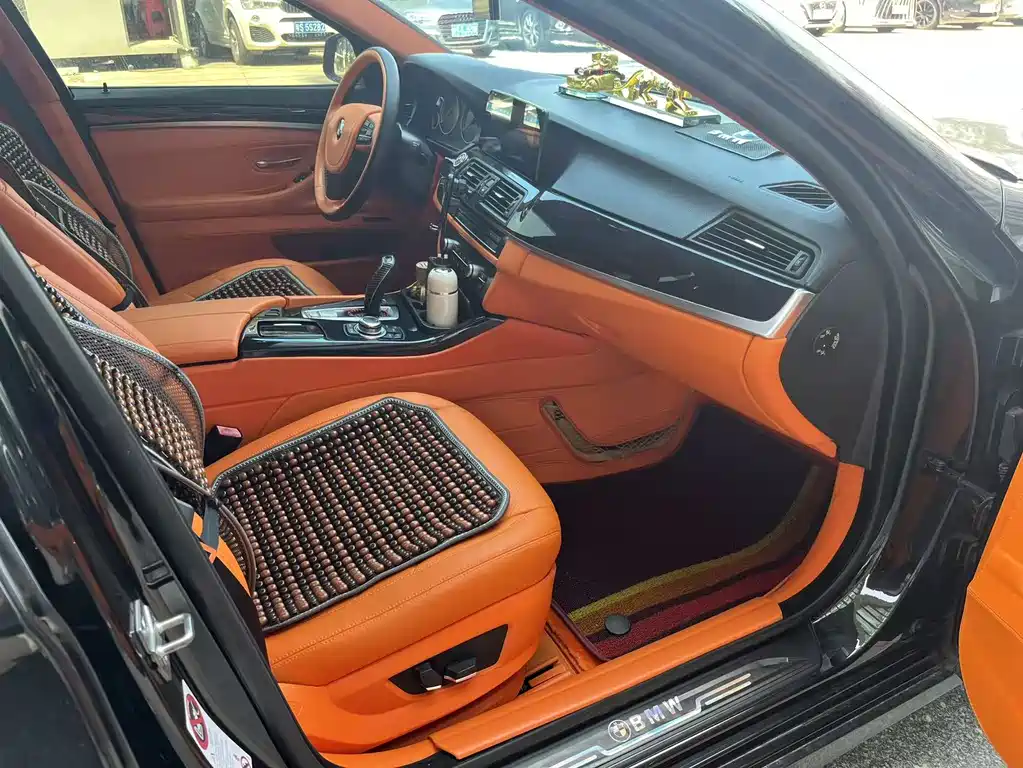BMW 5 Series — миниатюра 10