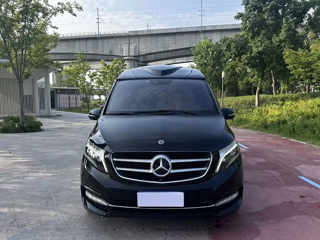 Mercedes-Benz V-Class — миниатюра 2