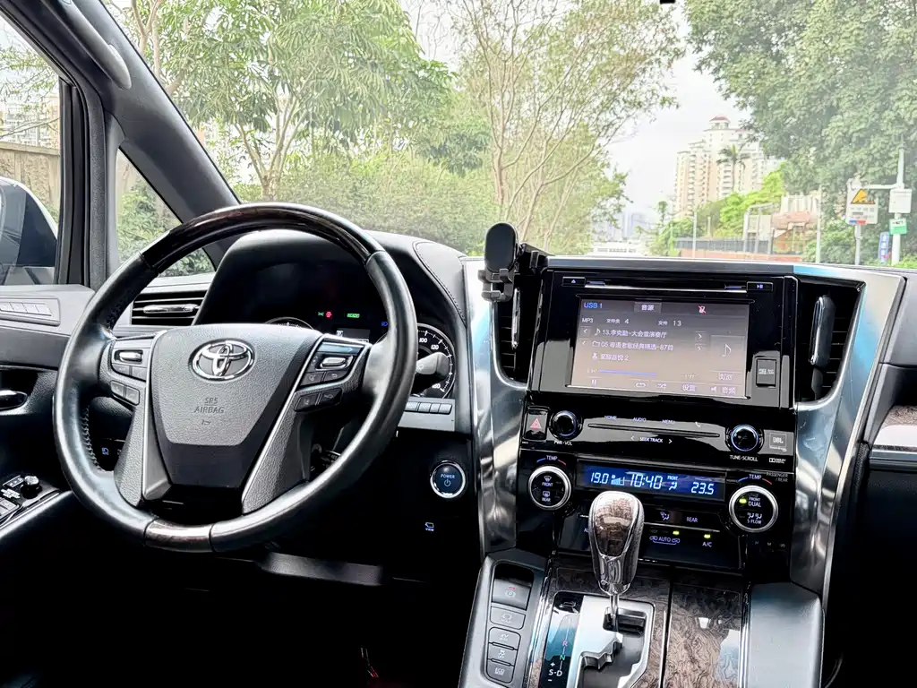 Toyota Alphard 2019 2.5L Luxury