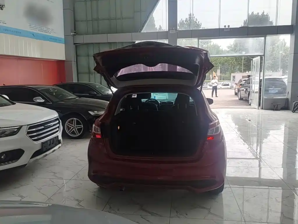 Nissan Tiida — миниатюра 19