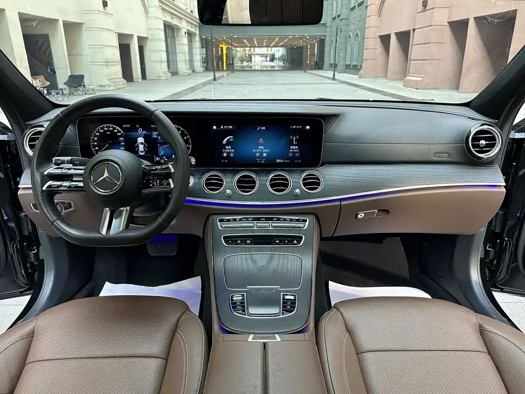 Mercedes-Benz E-Class — миниатюра 9
