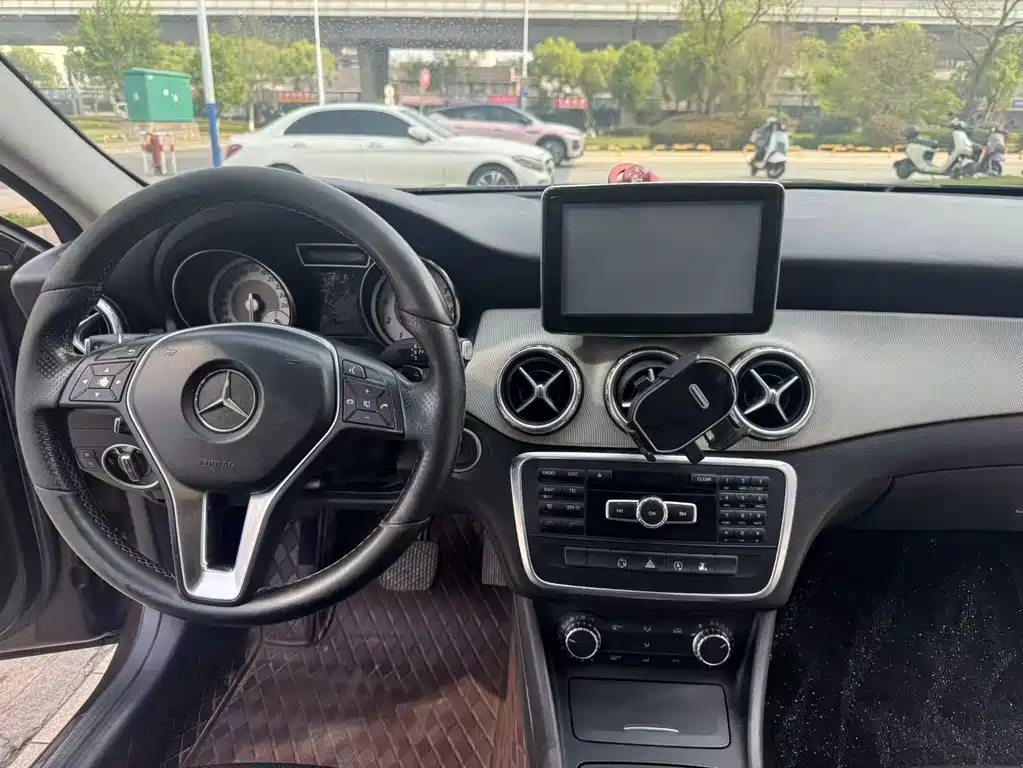 Mercedes-Benz GLA — миниатюра 13