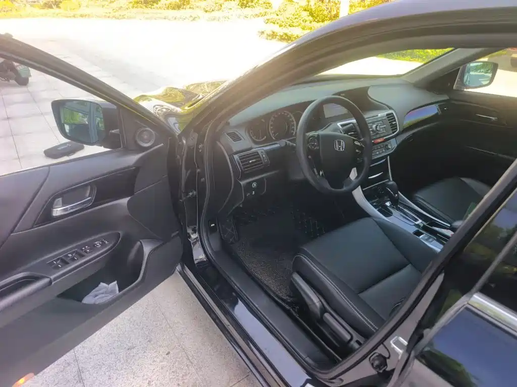 Honda Accord — миниатюра 12