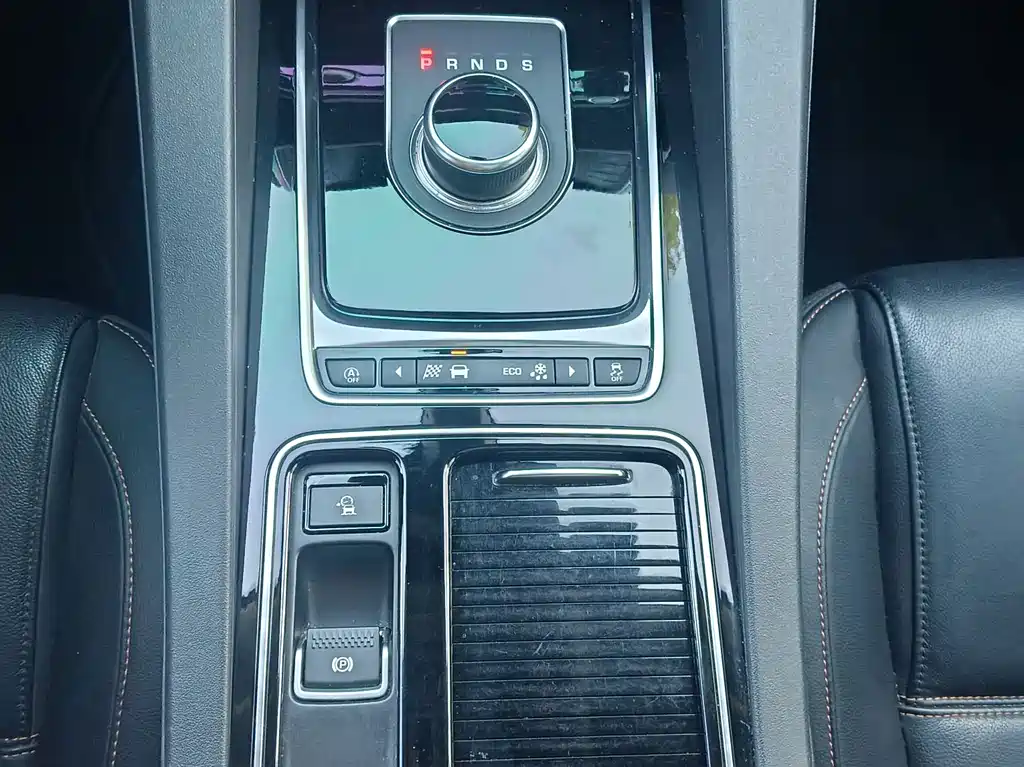 Jaguar F-PACE — миниатюра 26