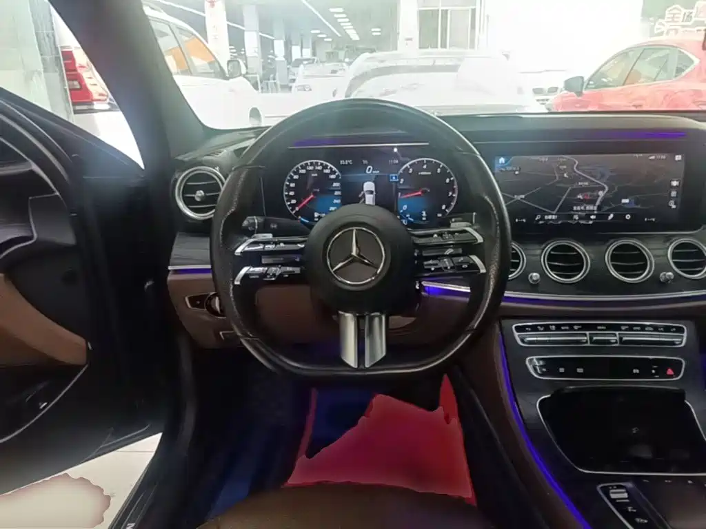 Mercedes-Benz E-Class — миниатюра 11