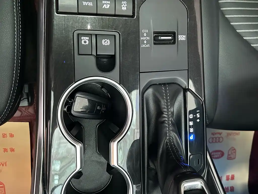 Toyota Crown Kluger — миниатюра 13