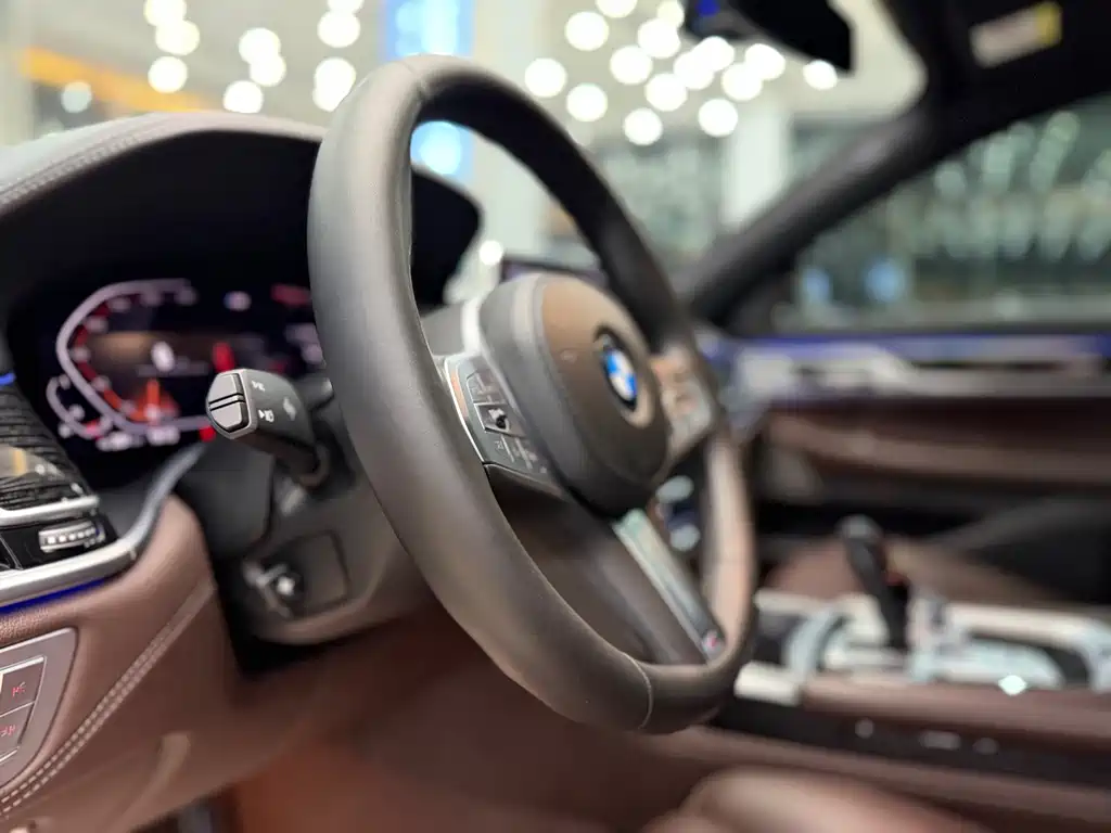 BMW 7 Series — миниатюра 16