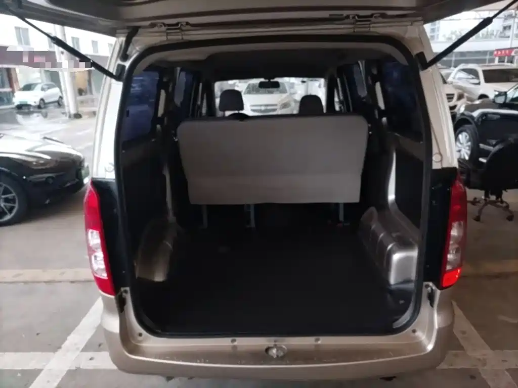 Wuling Hongguang V — миниатюра 19