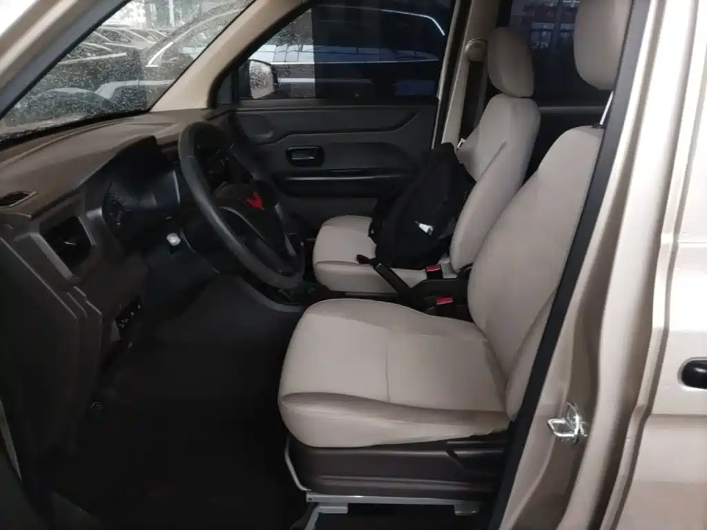Wuling Hongguang V — миниатюра 15